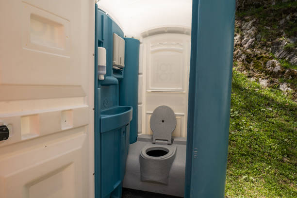 Best Emergency porta potty rental  in Alma, MI